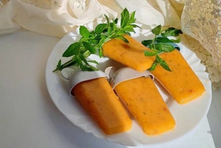 Летнее наслаждение: фруктовый лед с персиками и бананами