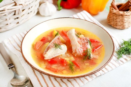 Приготовление рыбацкого супа с морским окунем: гастрономическая традиция Греции