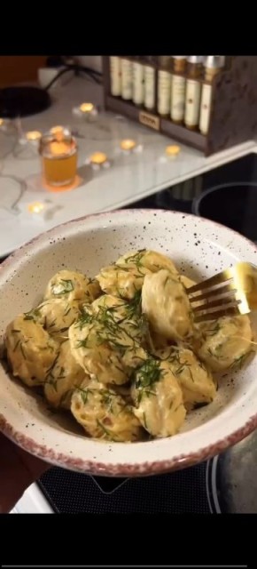 Как превратить обычные пельмени в кулинарный шедевр: жареные пельмешки с сыром и зеленью