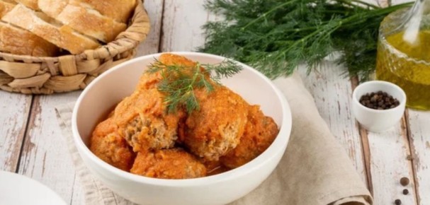 Тефтели с рисом и подливкой