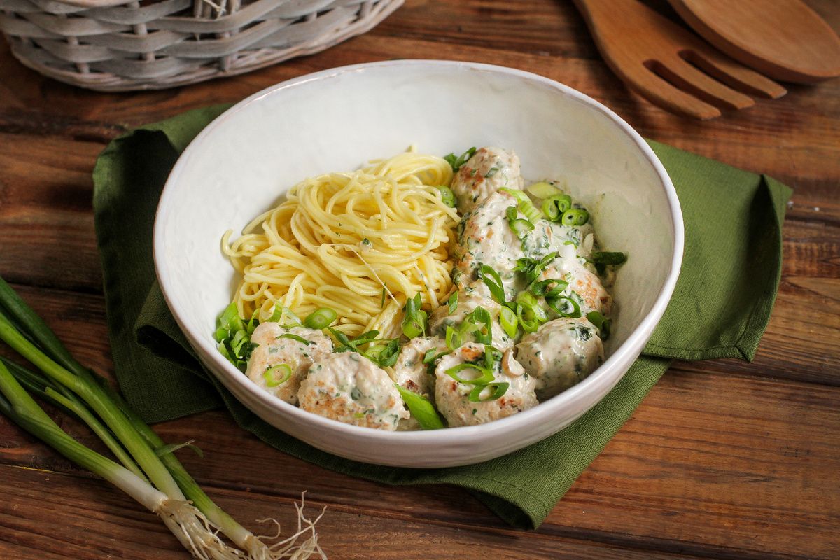 Как приготовить фрикадельки из курицы со спагетти и сливочным соусом — спокойное объяснение вкуса