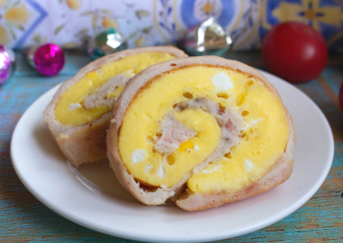 Куриный рулет с омлетом: незаменимая закуска