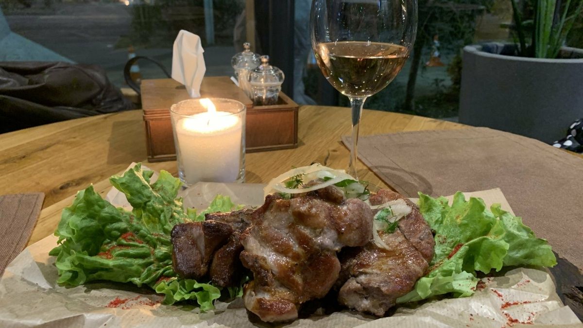 Как приготовить мясо с луком правильно: разрушая кулинарные мифы