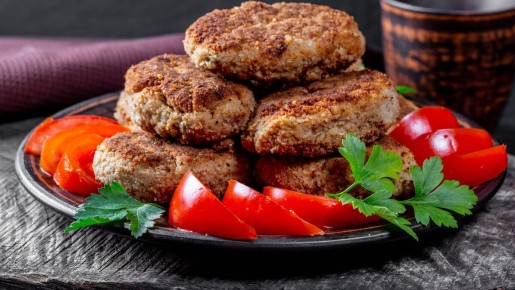 Нежные котлеты с пюре: идеальное угощение на Новый год