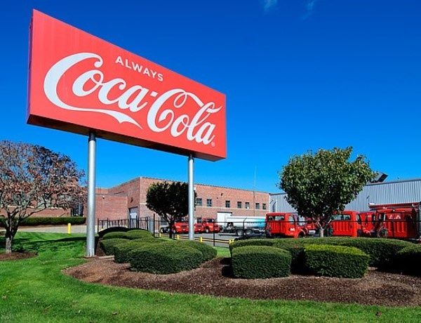 Coca-Cola радует инвесторов, но потребительский спрос остается под давлением
