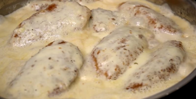 Нежные капустники в сырном соусе: любимый рецепт для всей семьи