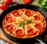 Ленивая пицца на сковороде: удовольствие за 15 минут