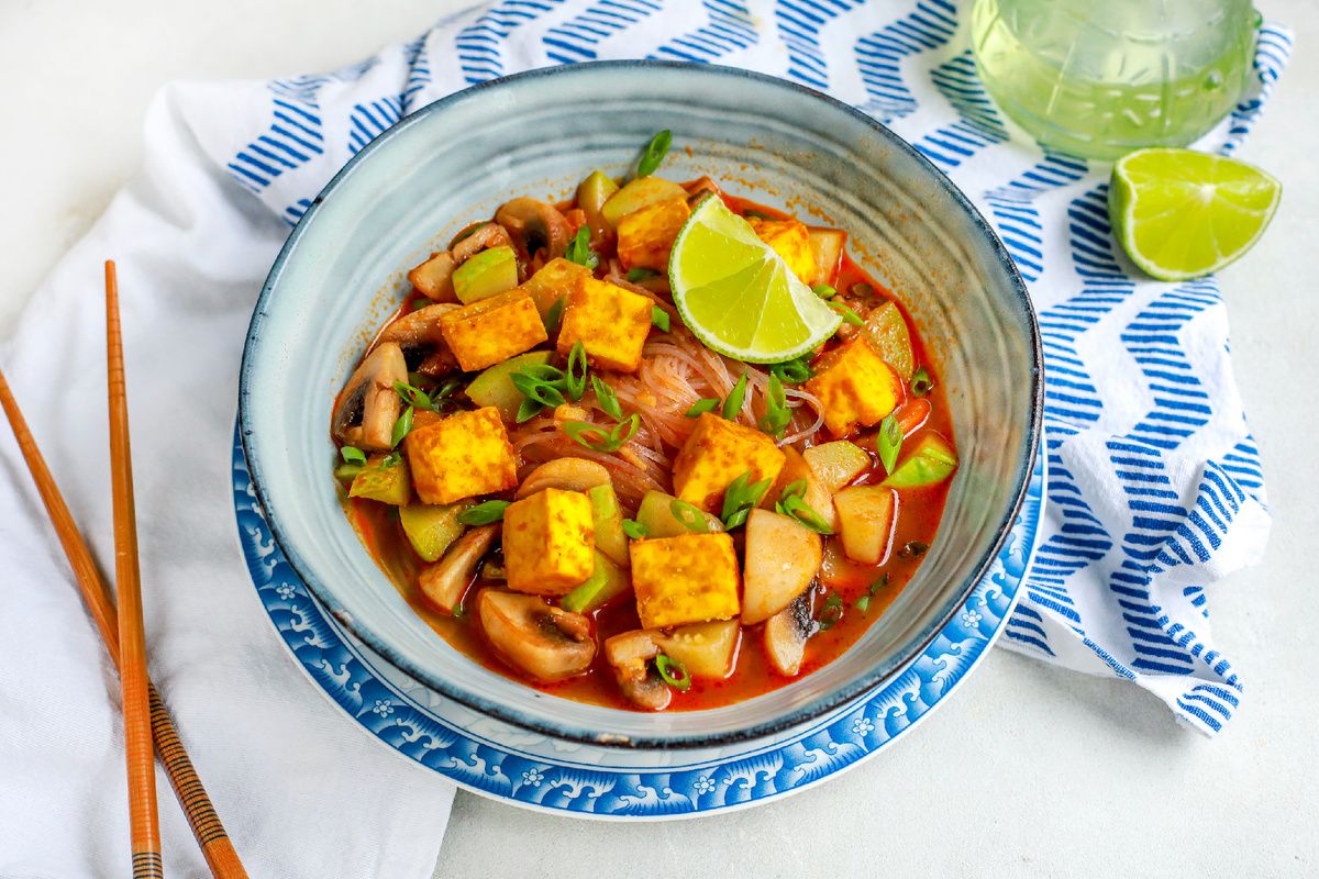 Рецепт запеченного тофу с фунчозой в соусе том ям