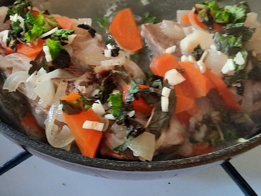 Тушеная баранина с овощами и ароматной мятой