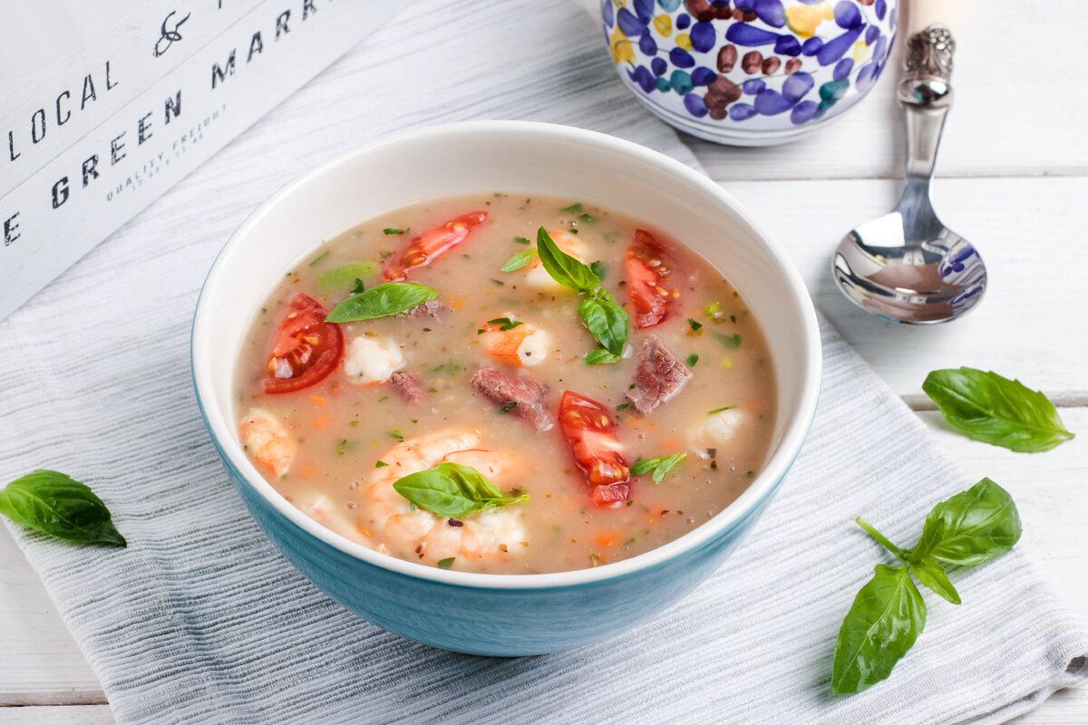 Вкусный балканский суп с морепродуктами и говядиной: как приготовить?