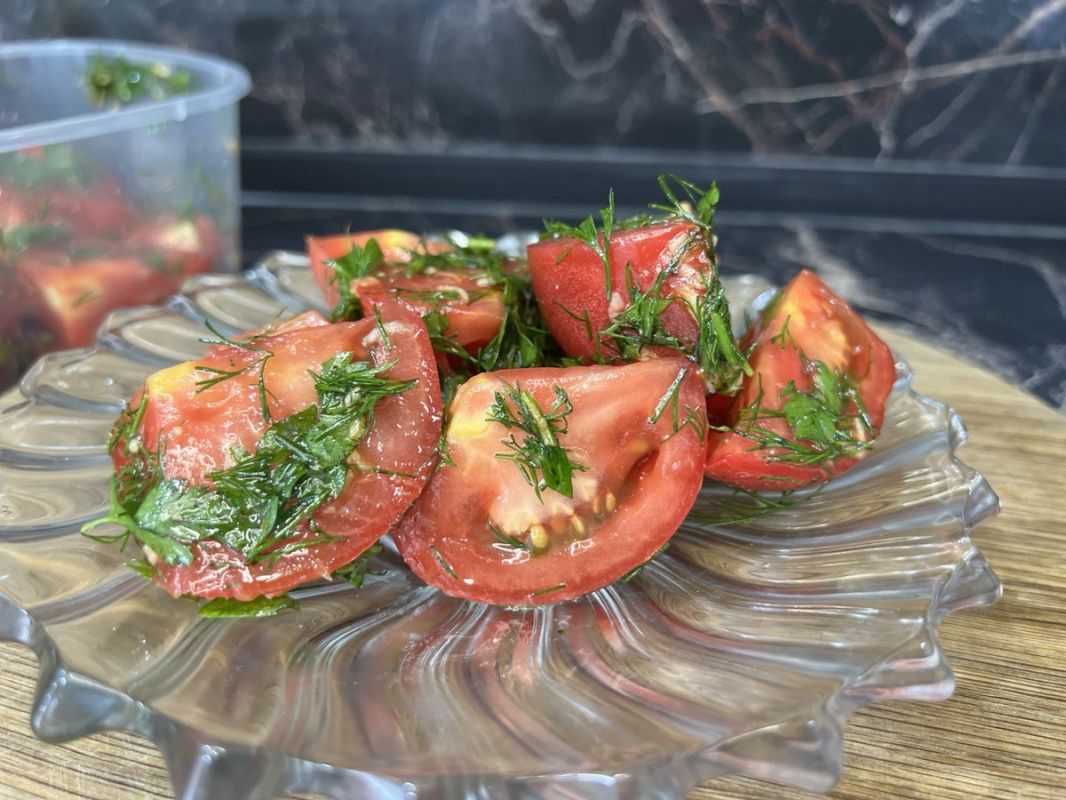 Легкая и вкусная закуска из помидоров всего за час