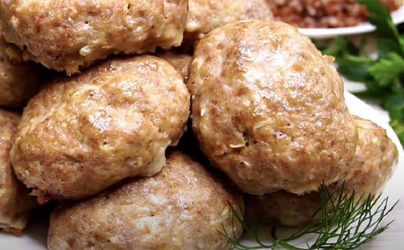 Нежные котлеты с творогом: как порадовать семью новым вкусом