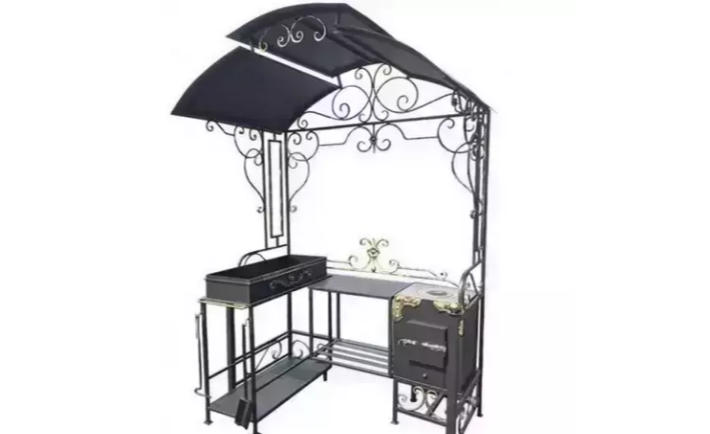 Свинина с луком и аджапсандалом на мангале