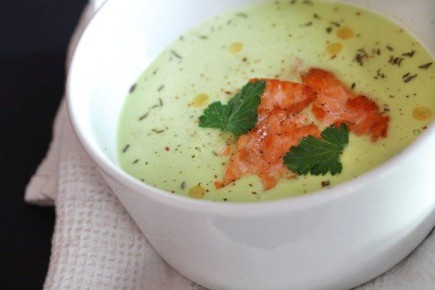 Вкусный суп из авокадо с крабами за считанные минуты