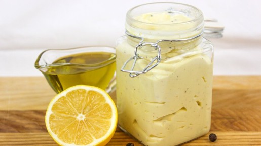 Как быстро приготовить домашний майонез с помощью блендера