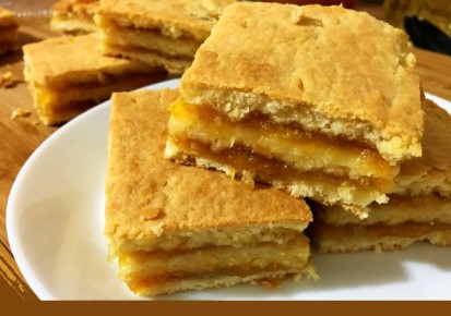 Таплаквера: грузинский слоеный пирог с вареньем и медом