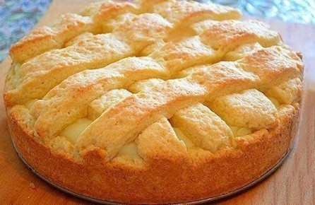 Необычный пирог с яблоками и заварным кремом
