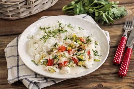 Кулинарный деликатес: фрикасе из курятины с рисом и шампиньонами