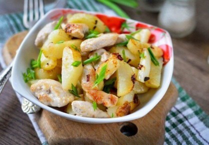 Нежное куриное филе с хрустящей картошкой: простой рецепт на любой случай