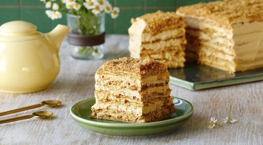 Медовый торт с нежным кремом на сгущенке