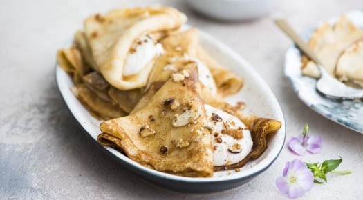 Нежные блины на ряженке с банановым творогом порадуют вашу семью