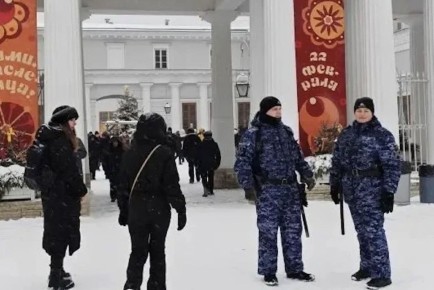 На Елагином острове росгвардейцы помогли найти потерявшуюся девочку во время Масленицы