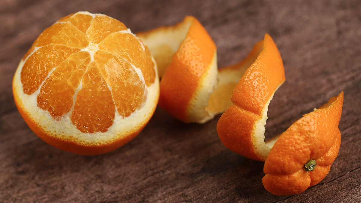 Не спешите выбрасывать апельсиновые корки: полезные советы по их использованию