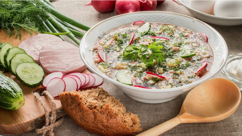 Окрошка: Как разнообразие регионов России формирует этот летний салат