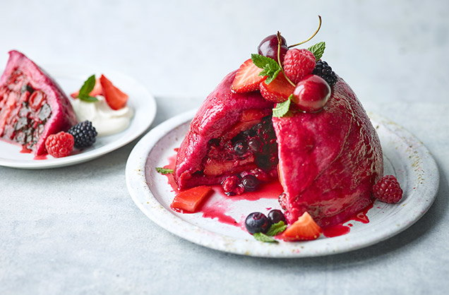 Свежее вдохновение: классический летний ягодный пудинг с простой пошаговой инструкцией