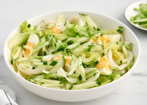 Салат с кальмарами: весеннее вдохновение с морским оттенком