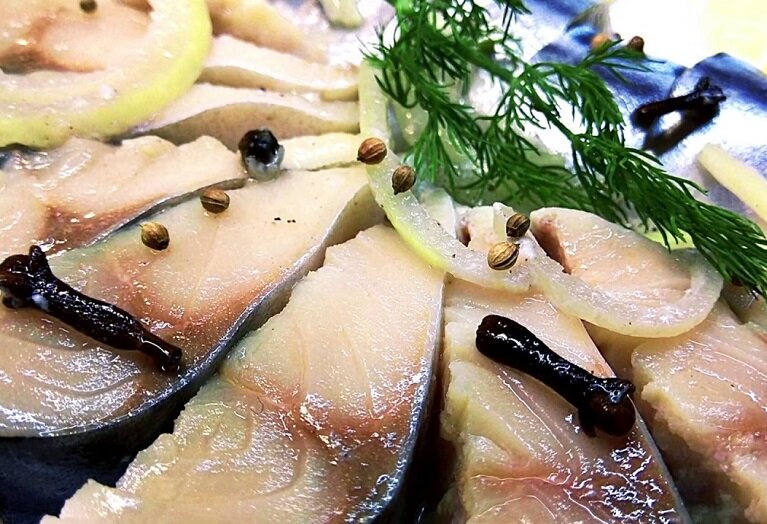 Идеальный рецепт засолки скумбрии: как добиться вкуса осетрины