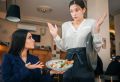Как не стать жертвой ресторанного обслуживания: правила общения с официантами