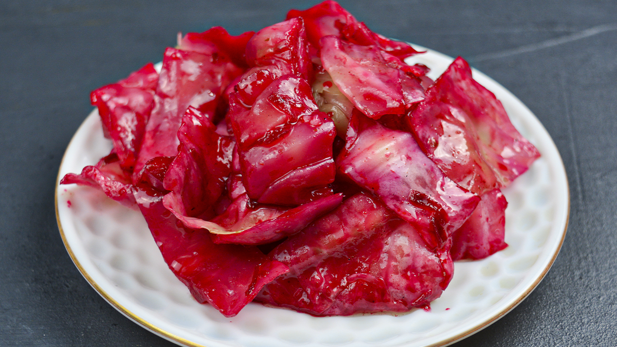 Салат из капусты и свеклы на зиму: незаменимая закуска года