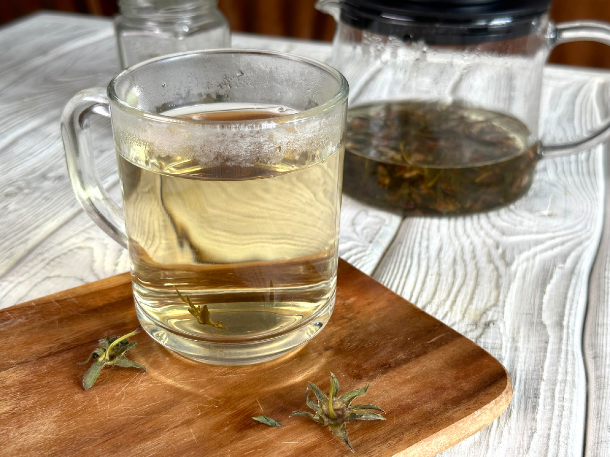 Не выбрасывайте клубничные хвостики: как из них сделать невероятный чай