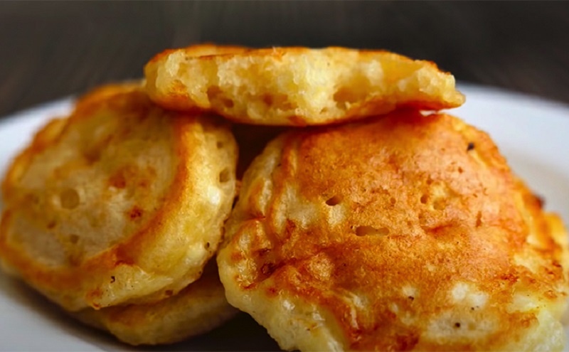 Яблоки и творог: откройте секрет волшебных оладий без лишней муки