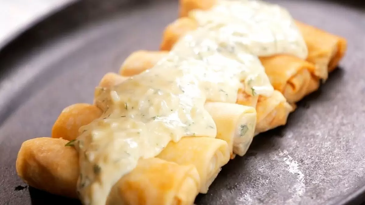 Неповторимые блины на Масленицу с рыбой и аппетитным соусом