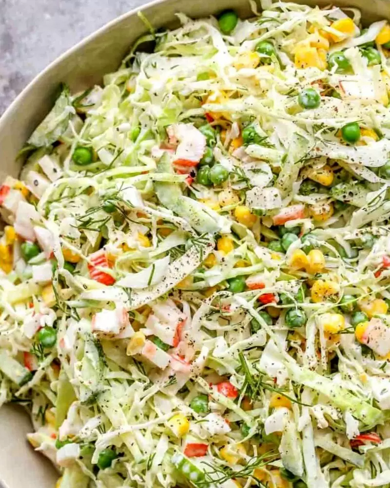 Легкий салат с крабовыми палочками для весеннего стола