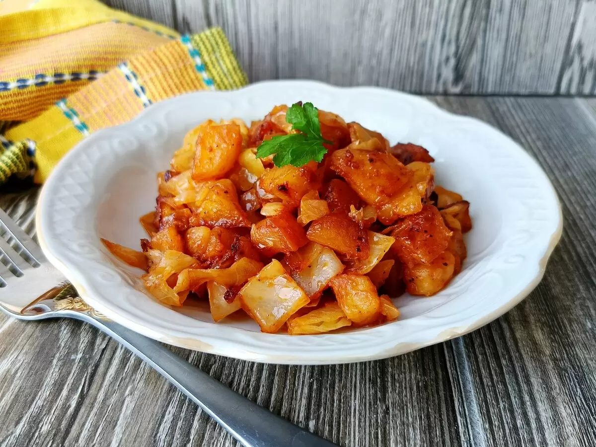 Вкус и удобство в каждой ложке: бюджетная солянка на сковороде