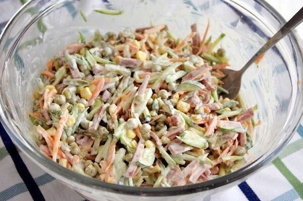 Легкость и вкус: идеальный французский салат на ваш стол