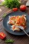 Ароматный минтай с помидорами и луком: простое и вкусное блюдо