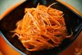 Вкусный салат с морковью и кальмарами: пошаговый рецепт