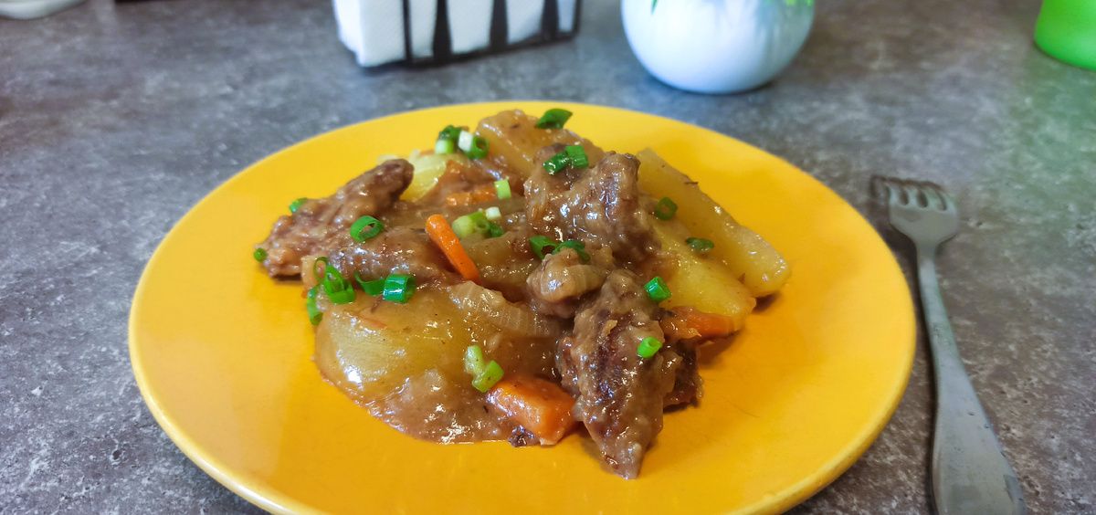 Говядина с картошкой и овощами: уютный домашний вкус