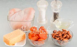 Необычный куриный рулет с курагой и миндалем
