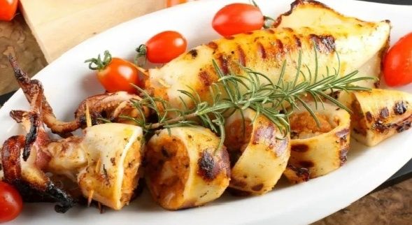 Изысканные кальмары с креветками и сыром: простой способ приготовить деликатес